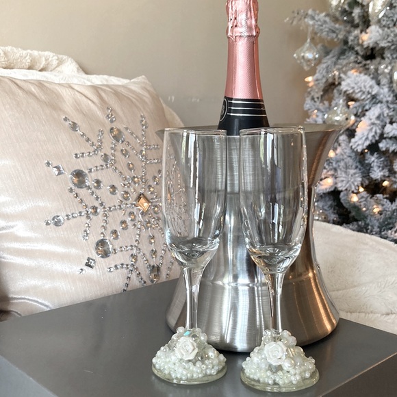 Champagne glasses 💕with beads and pearls! Great for that special occasion❤️New - Picture 2 of 5